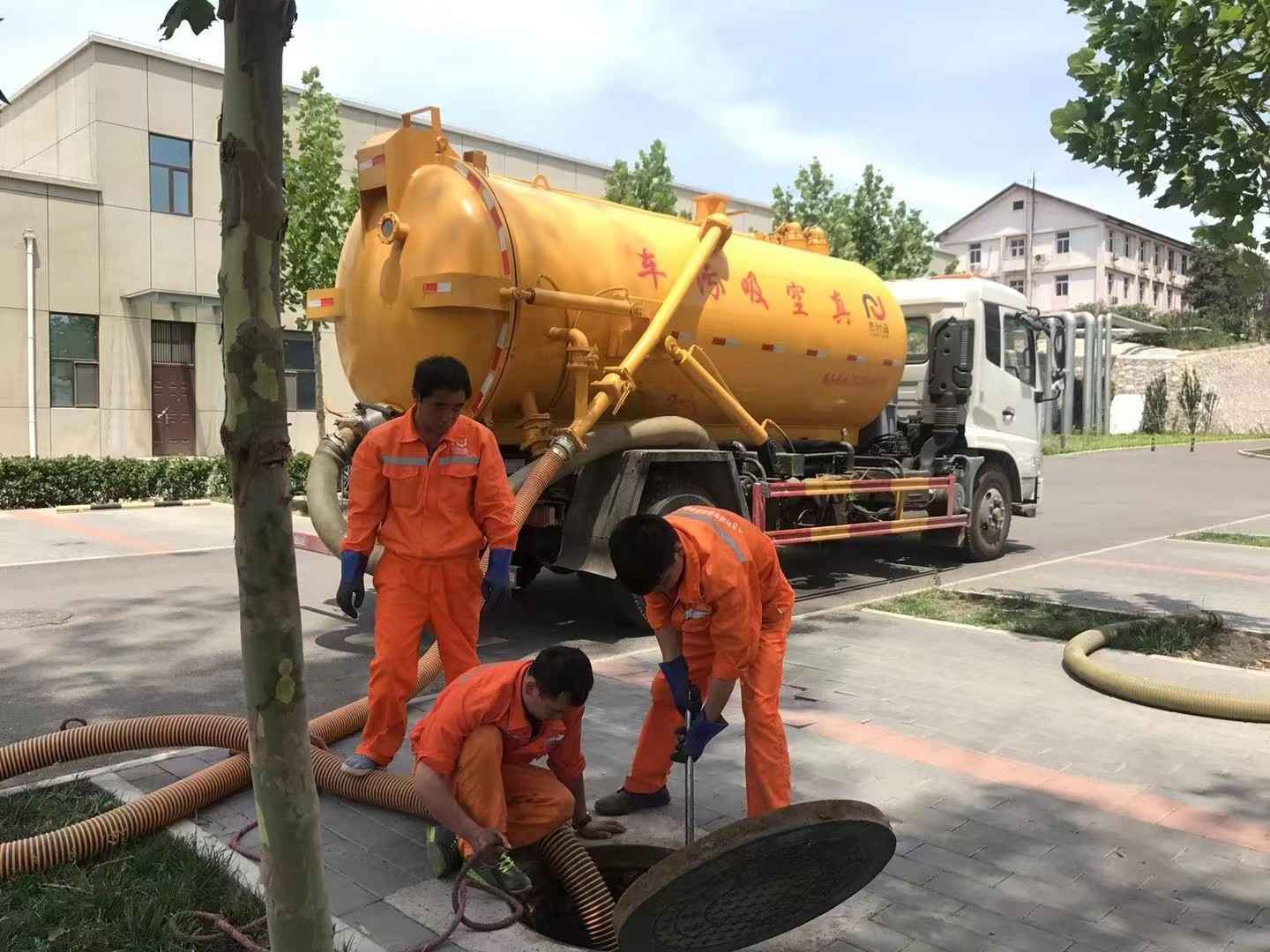 长安镇化粪池清理与5-8吨吸粪车施工效率分析
